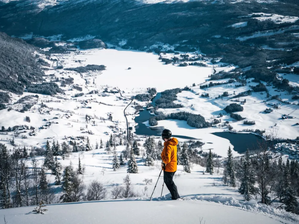 Overnatting + skikort i midtveke